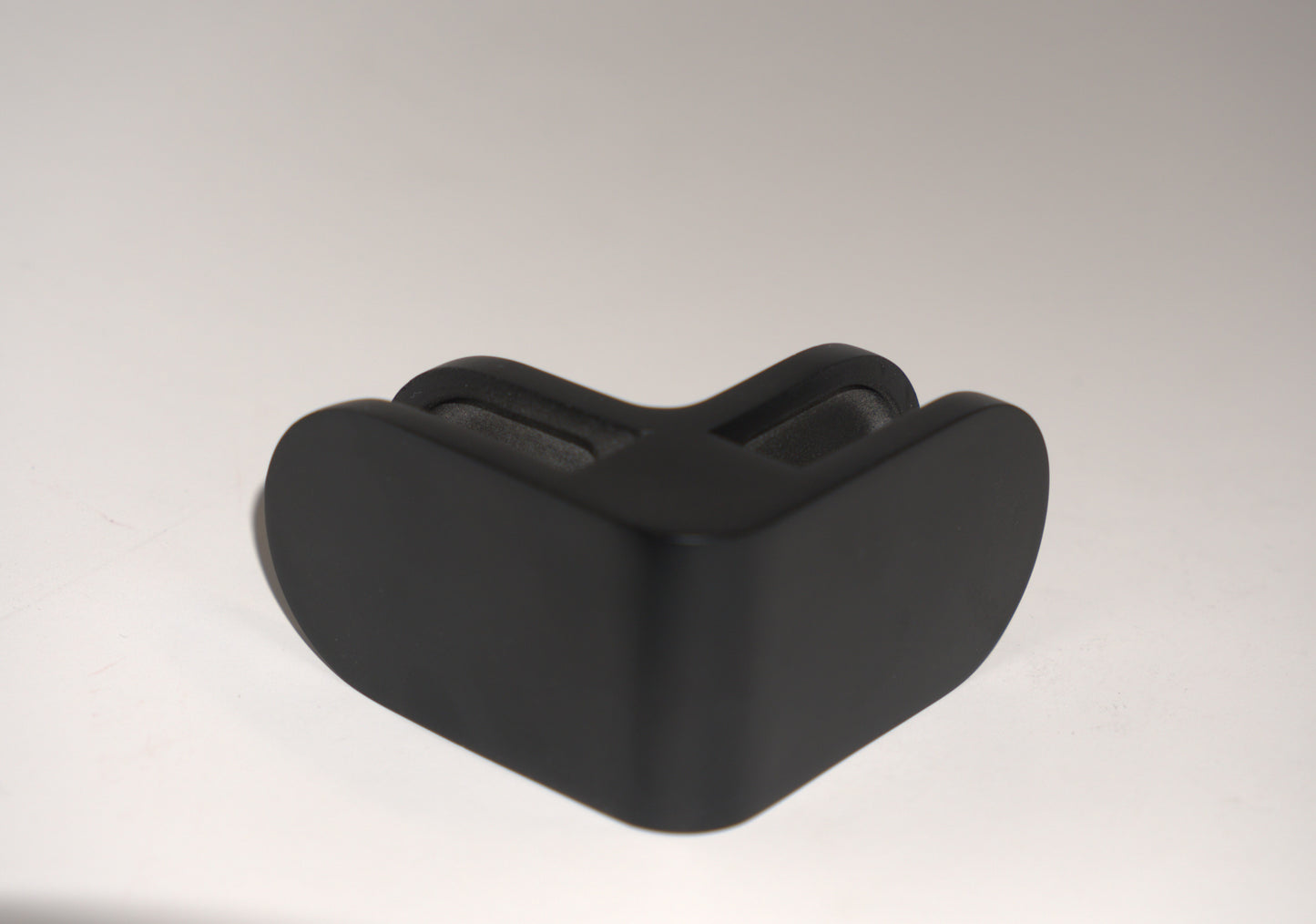Round 90-degree middle glass railing clamp by Best Glass Parts, designed to secure glass panels in modern railing installations.