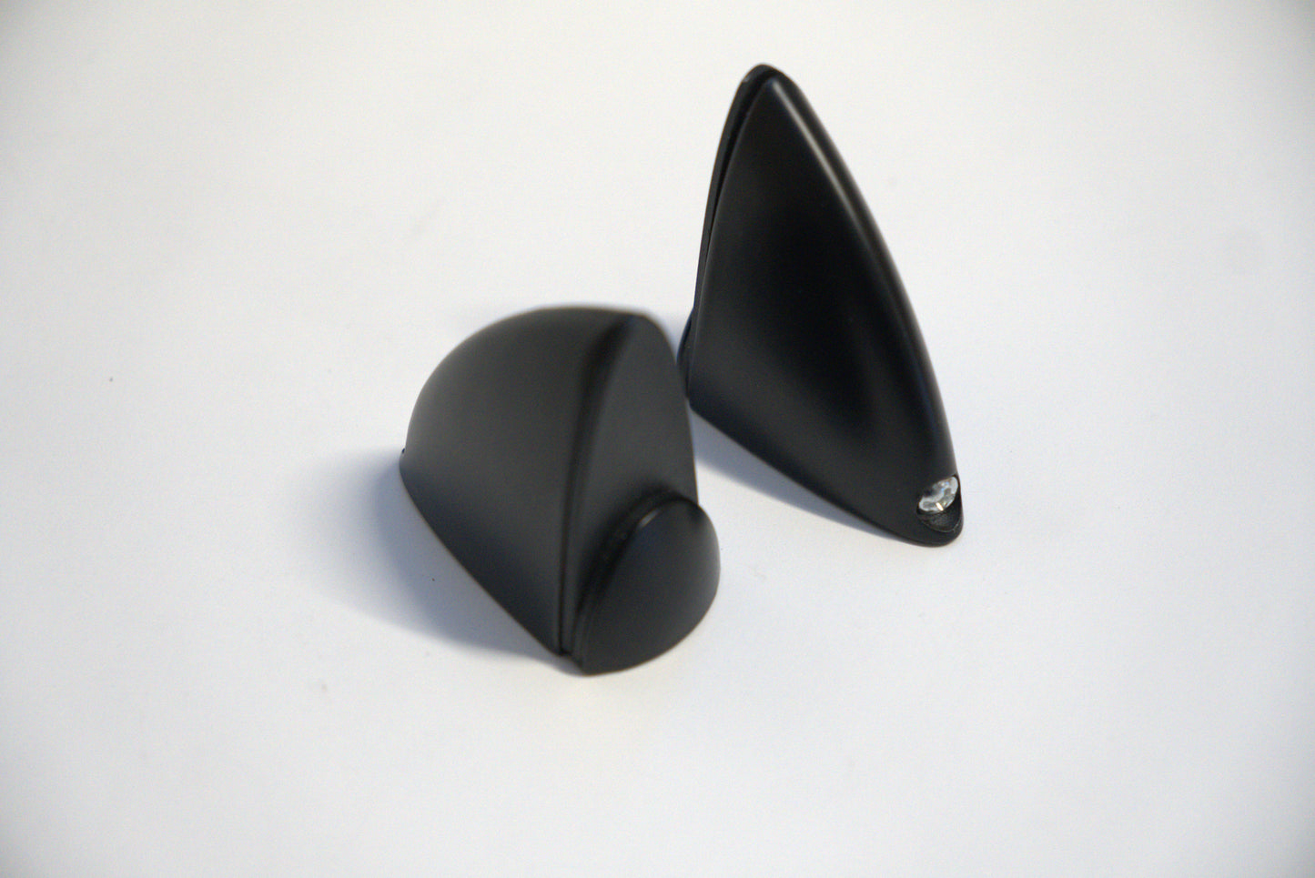 Round 6mm showcase shelf bracket by Best Glass Parts, made of metal, mounted on a white background.