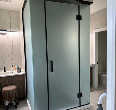 Top Custom Glass Hardware Trends 2025 | Best Glass Shop in Edmonton for Decorative Glass