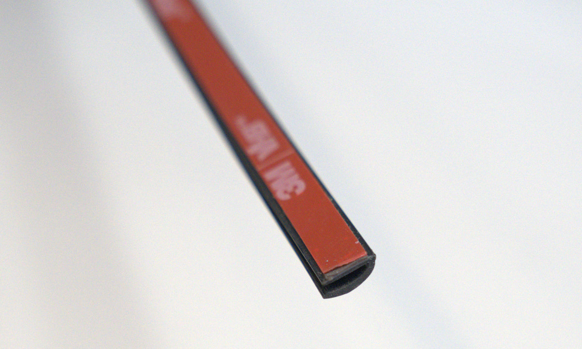 Shower Sweep Sticky D Shape Black