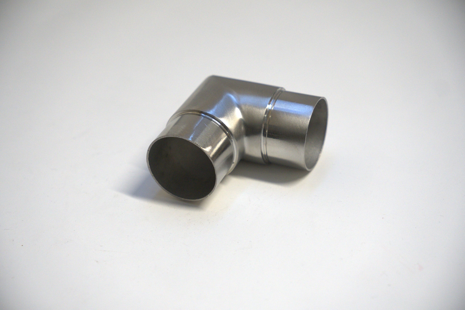 Round handrail connector from Best Glass Parts, designed for 90-degree glass railing installations, shown in the image.