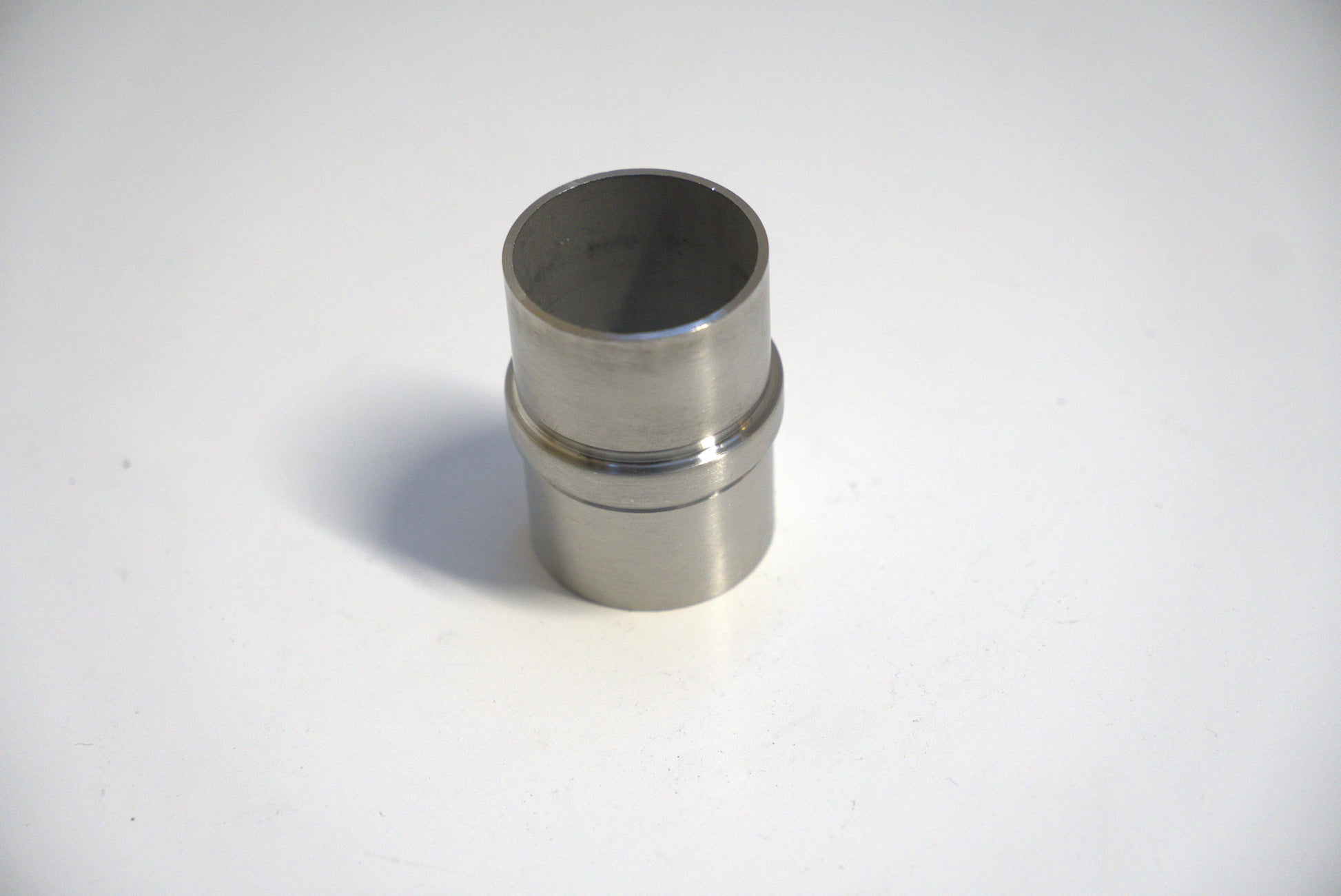 Round handrail connector by Best Glass Parts, model SGV07088, designed for seamless glass railing installations.
