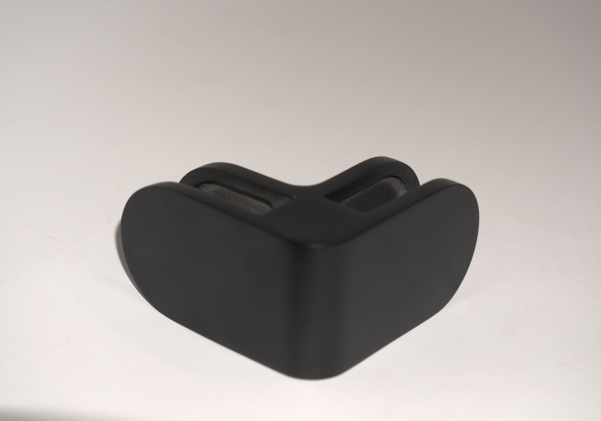 Round 90-degree middle glass railing clamp by Best Glass Parts, designed to secure glass panels in modern railing installations.