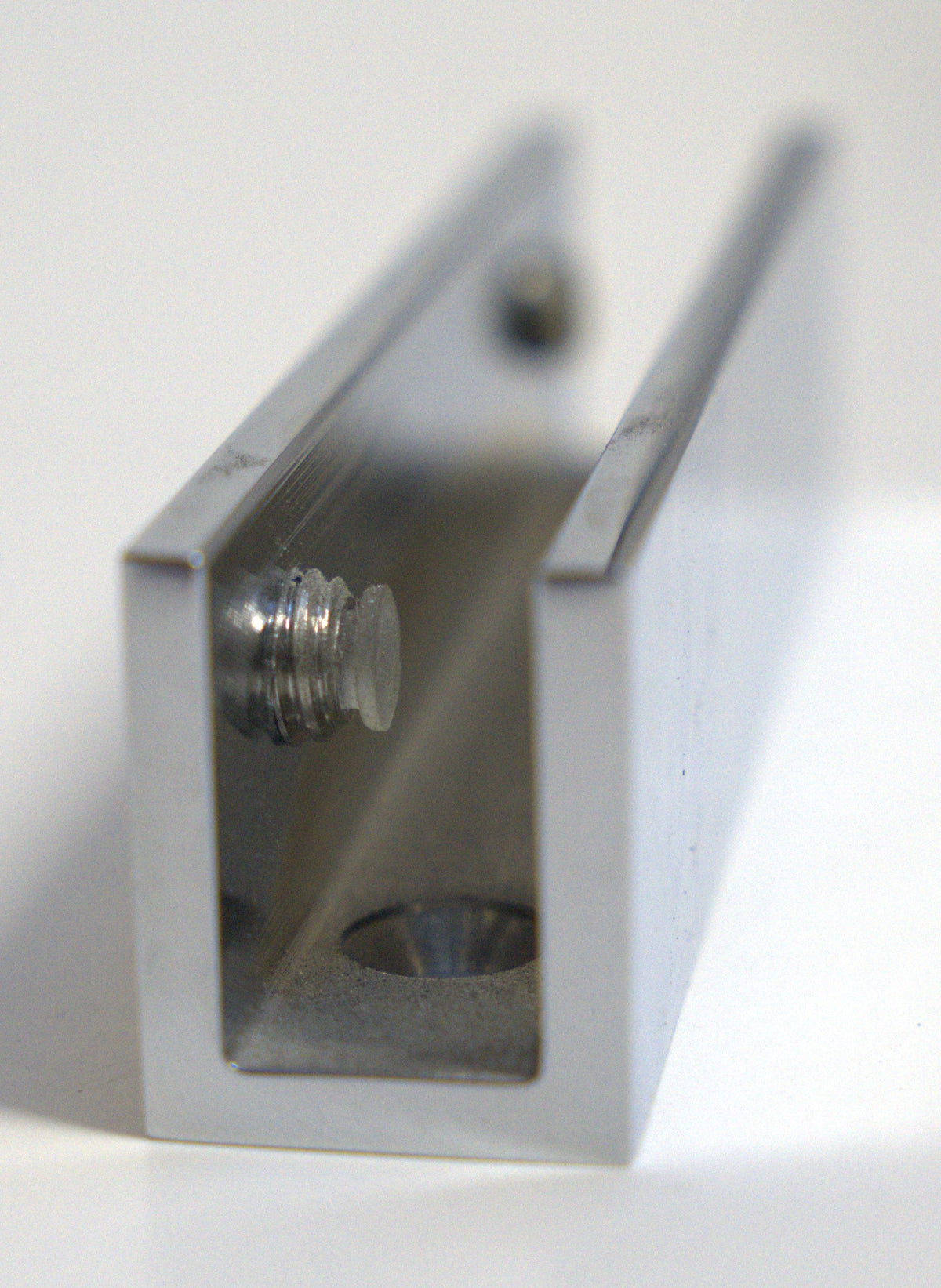 Bottom glass clamp 180 from Best Glass Parts, showing a sturdy metal clamp for securing glass panels in installation.