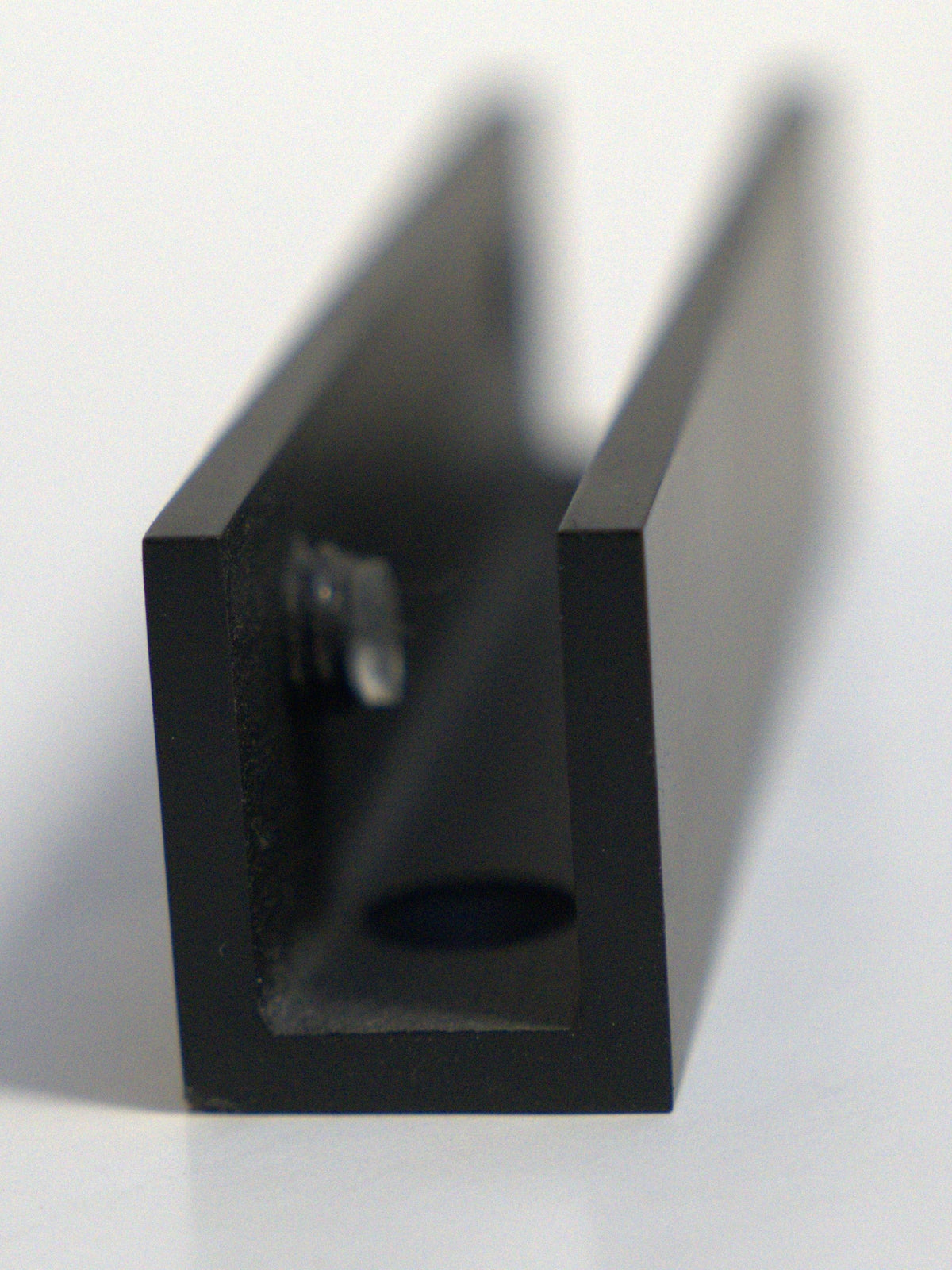 Bottom glass clamp 180 by Best Glass Parts, secure glass panels with this sturdy hardware for glass railing and balustrade installations.
