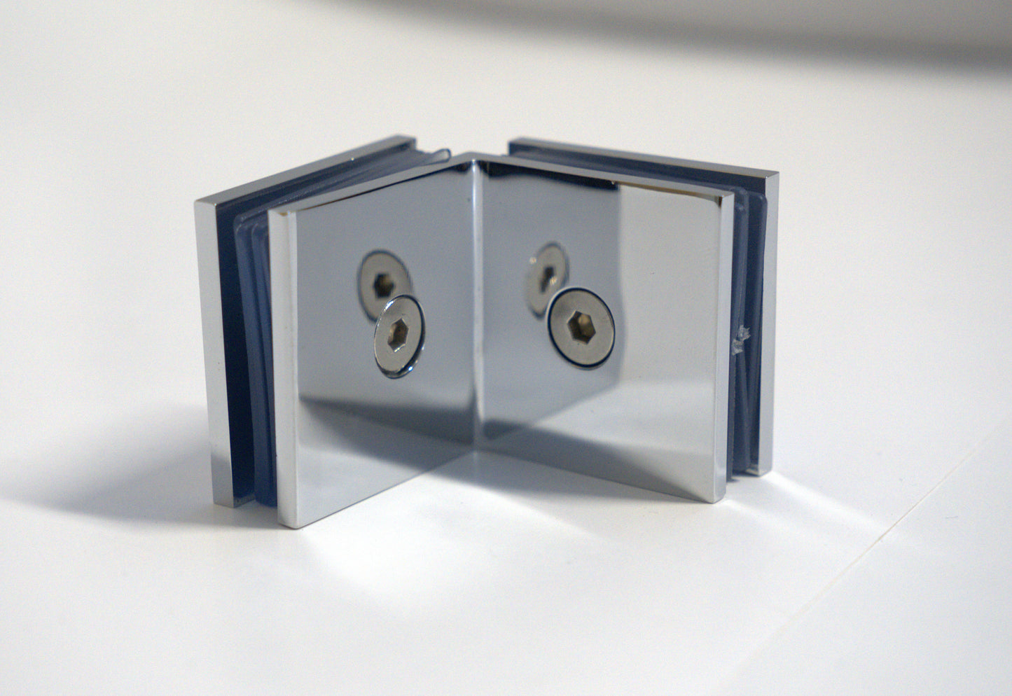 Glass-to-glass clamp 90 by Best Glass Parts, showcasing a sturdy metal clamp for securing glass panels at a 90-degree angle.