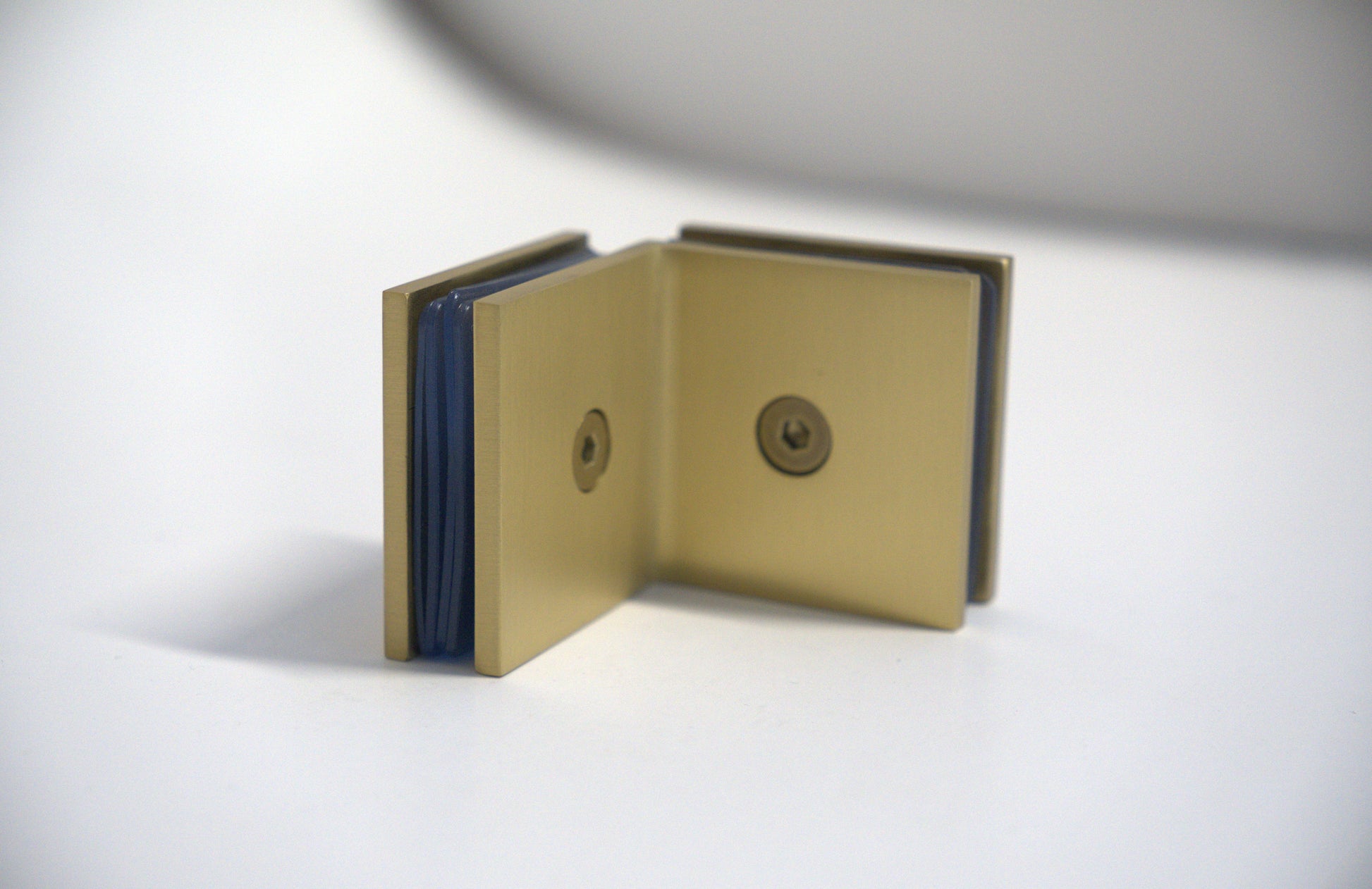 Glass-to-glass clamp 90 by Best Glass Parts securing glass panels with a sleek, durable metal design for modern glass installations.