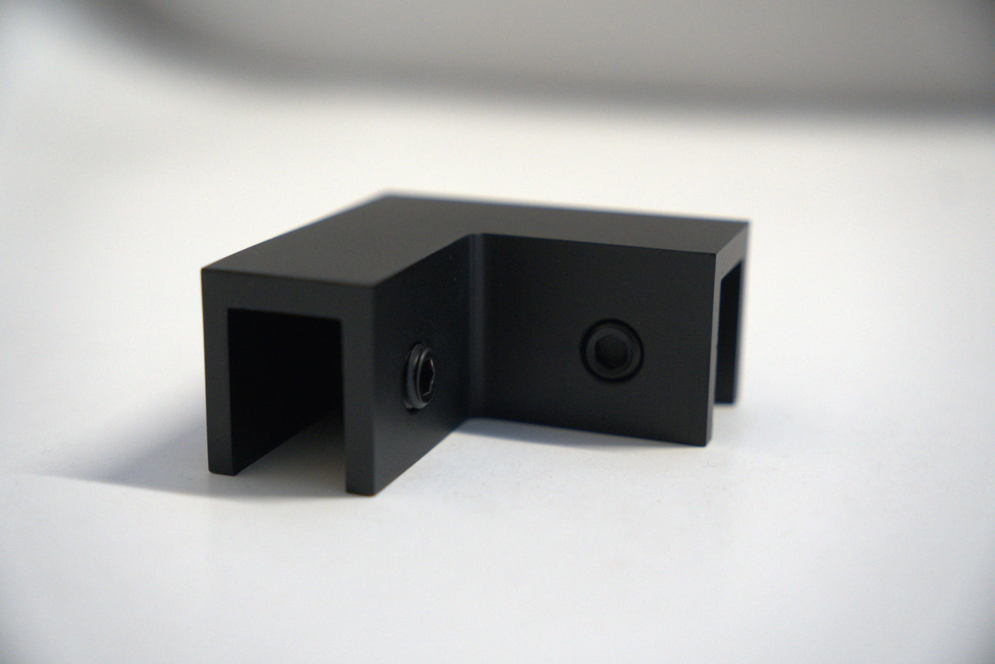 Top Clamp 90 from Best Glass Parts, showing a sturdy metal clamp with a 90-degree angle for glass installation.