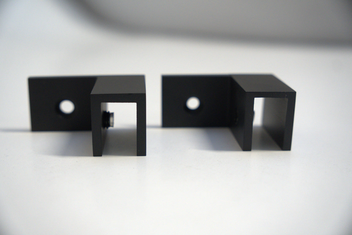 Left-facing Top Clamp 90 from Best Glass Parts, designed for secure glass installation, shown in the image.